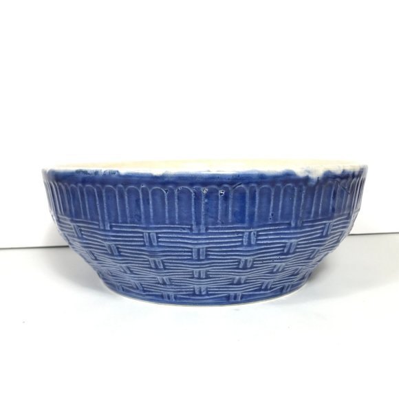 Vintage stoneware basket weave mixing bowl, blue 9" serving Bowl, ironstone pott - Picture 3 of 10